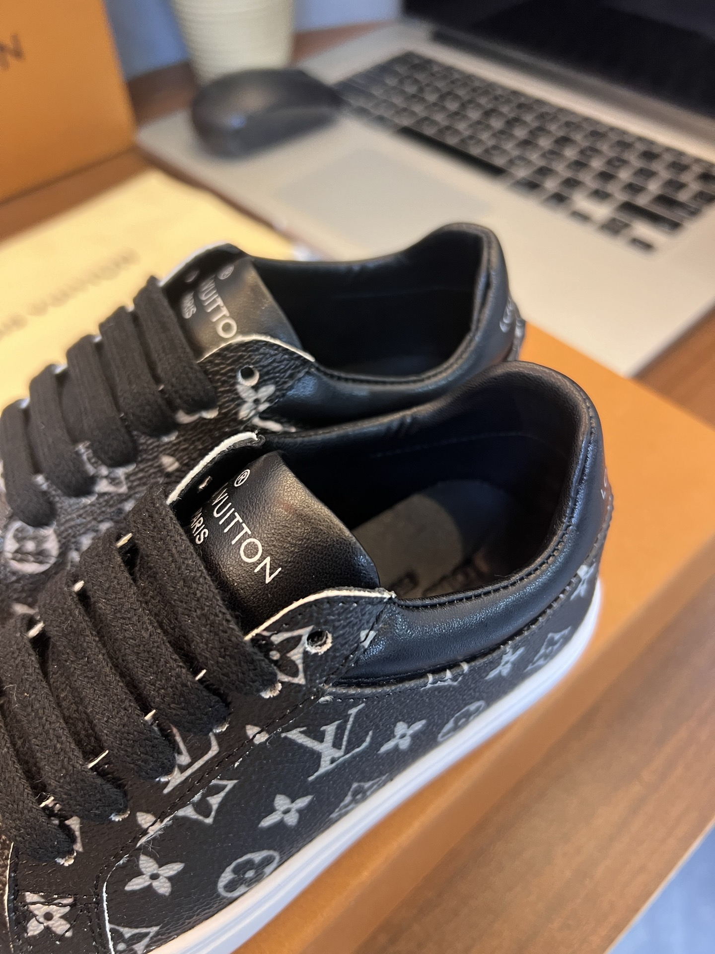 Children's shoes child